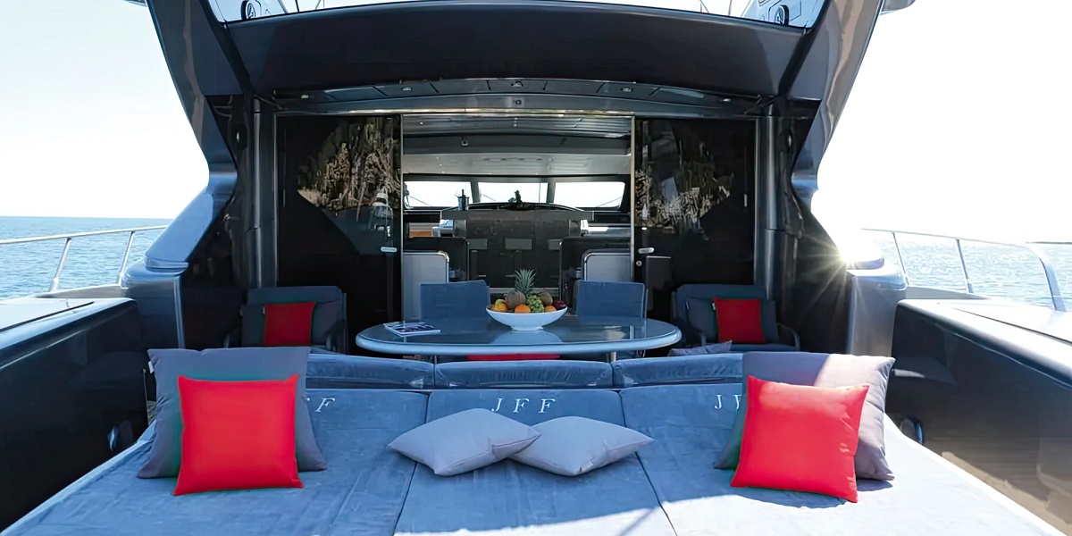 Аренда моторной яхты Mangusta 108 JFF во Франции